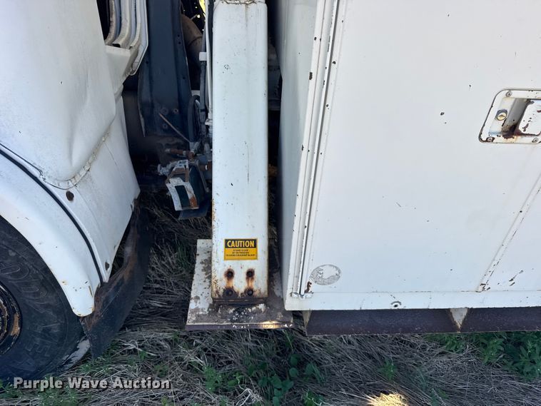 image for item FB7190 1988 Ford C8000 bucket truck