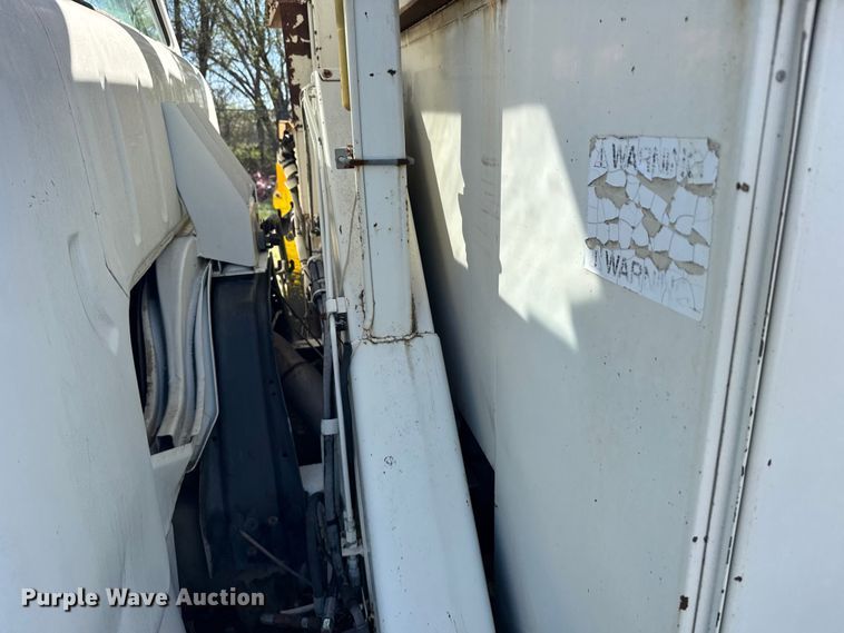 image for item FB7190 1988 Ford C8000 bucket truck