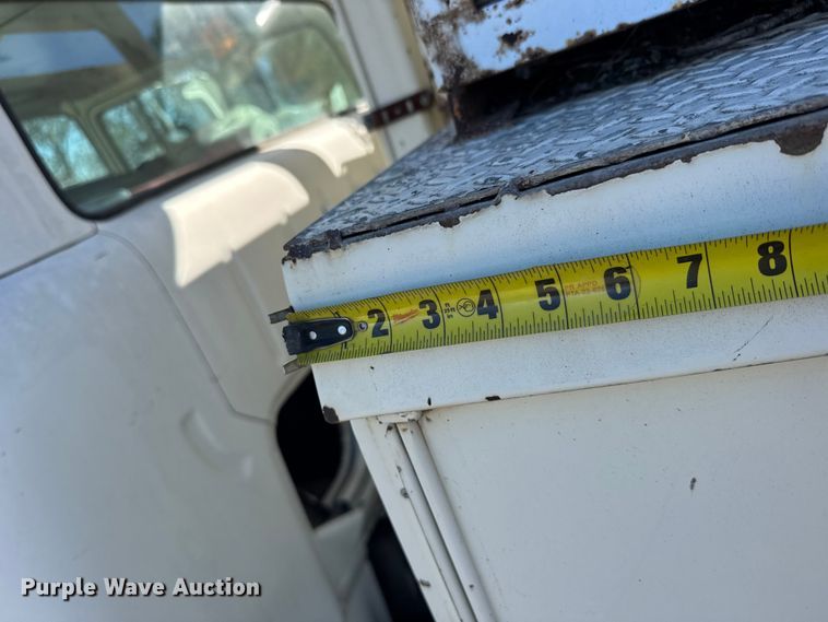 image for item FB7190 1988 Ford C8000 bucket truck