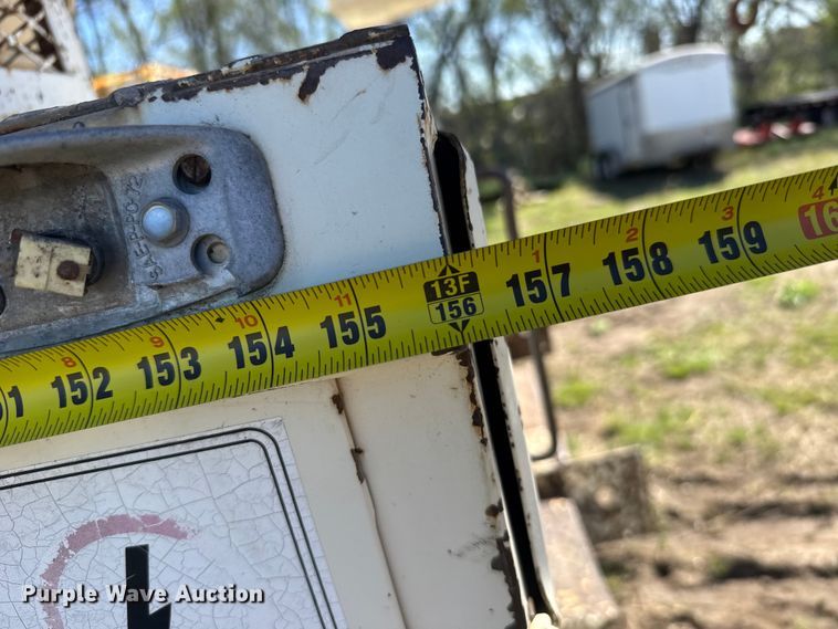 image for item FB7190 1988 Ford C8000 bucket truck