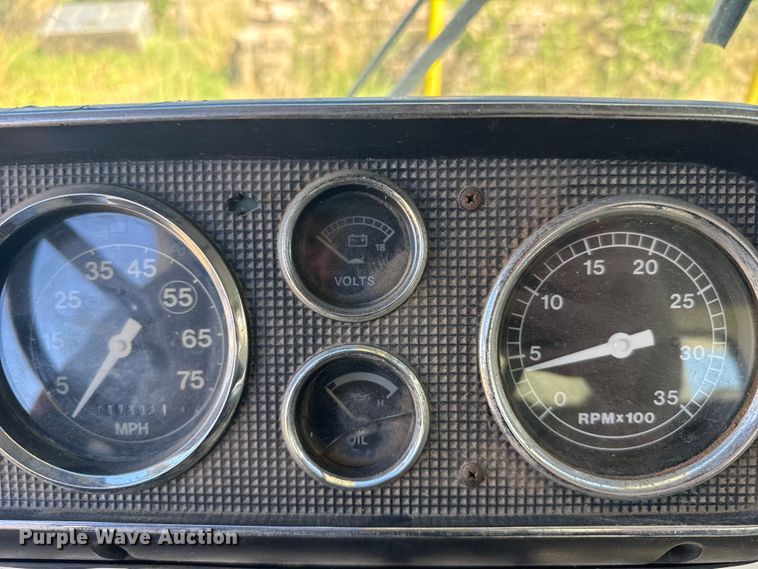 image for item FB7190 1988 Ford C8000 bucket truck