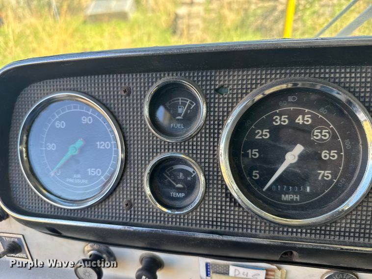 image for item FB7190 1988 Ford C8000 bucket truck