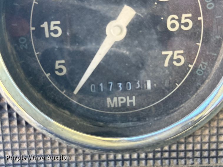 image for item FB7190 1988 Ford C8000 bucket truck