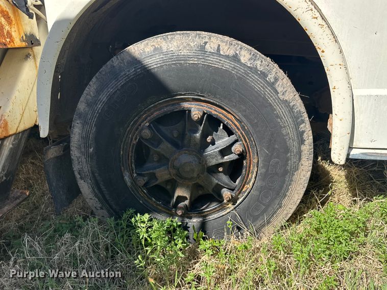 image for item FB7190 1988 Ford C8000 bucket truck