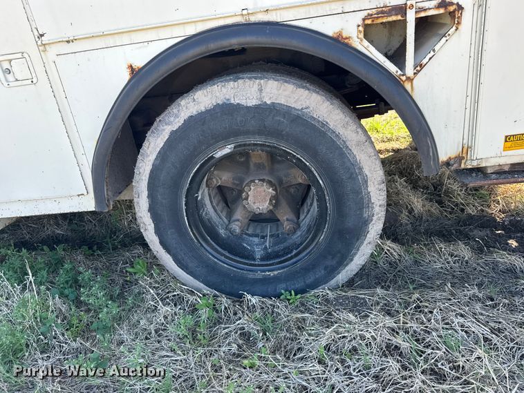 image for item FB7190 1988 Ford C8000 bucket truck