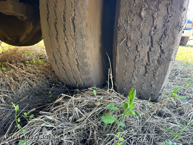 image for item FB7190 1988 Ford C8000 bucket truck