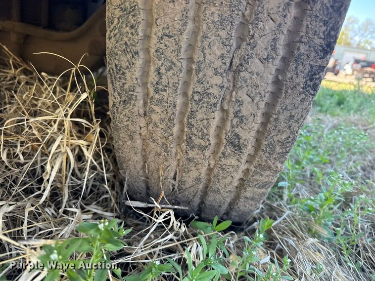 image for item FB7190 1988 Ford C8000 bucket truck