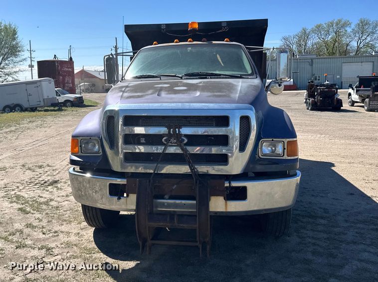image for item FB7191 2006 Ford F650 Super Duty dump truck