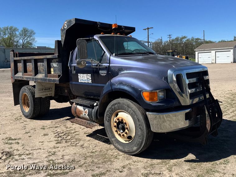 image for item FB7191 2006 Ford F650 Super Duty dump truck