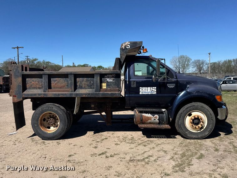 image for item FB7191 2006 Ford F650 Super Duty dump truck