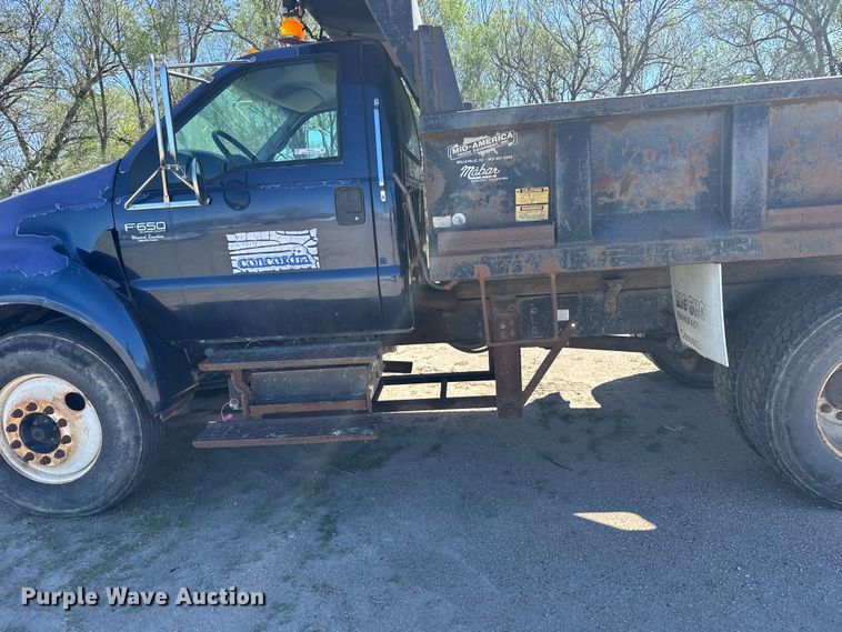 image for item FB7191 2006 Ford F650 Super Duty dump truck