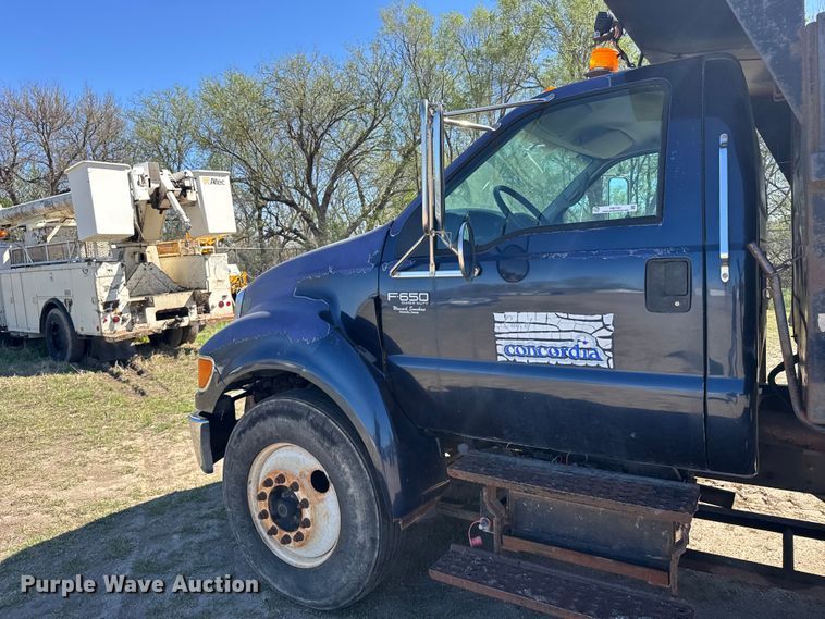 image for item FB7191 2006 Ford F650 Super Duty dump truck
