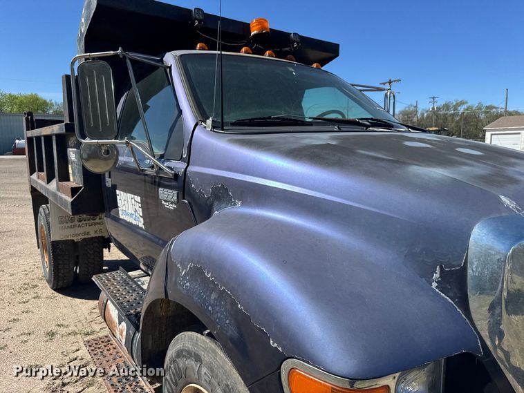 image for item FB7191 2006 Ford F650 Super Duty dump truck
