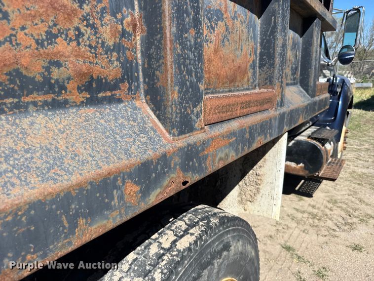 image for item FB7191 2006 Ford F650 Super Duty dump truck