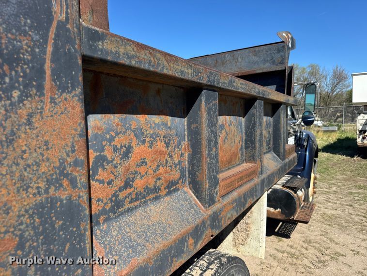 image for item FB7191 2006 Ford F650 Super Duty dump truck
