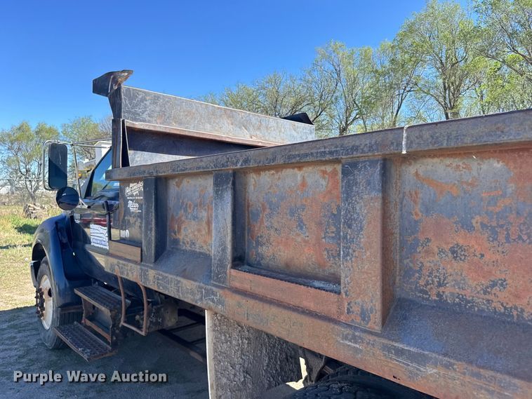 image for item FB7191 2006 Ford F650 Super Duty dump truck