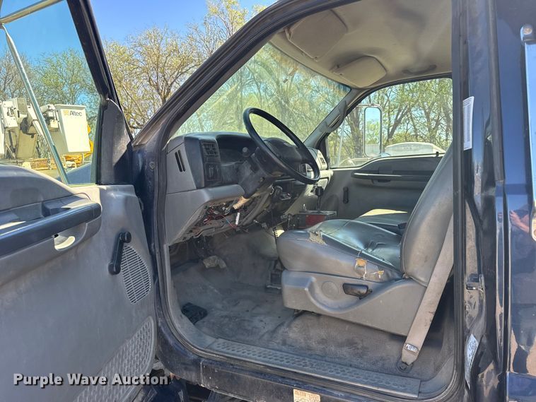 image for item FB7191 2006 Ford F650 Super Duty dump truck