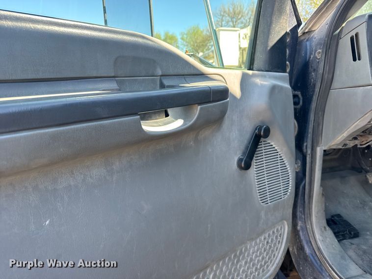 image for item FB7191 2006 Ford F650 Super Duty dump truck