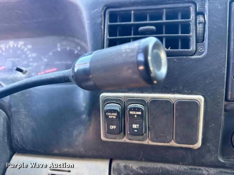 image for item FB7191 2006 Ford F650 Super Duty dump truck