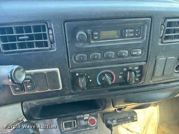 image for item FB7191 2006 Ford F650 Super Duty dump truck