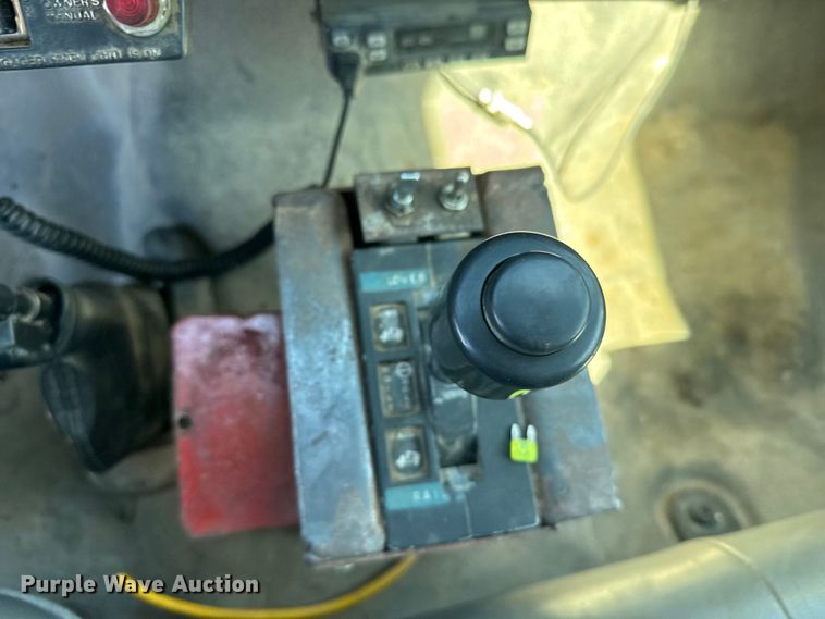 image for item FB7191 2006 Ford F650 Super Duty dump truck