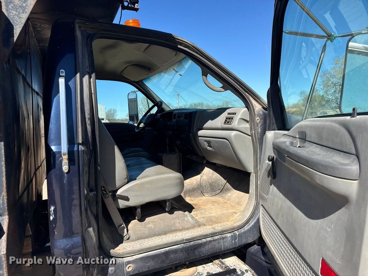 image for item FB7191 2006 Ford F650 Super Duty dump truck