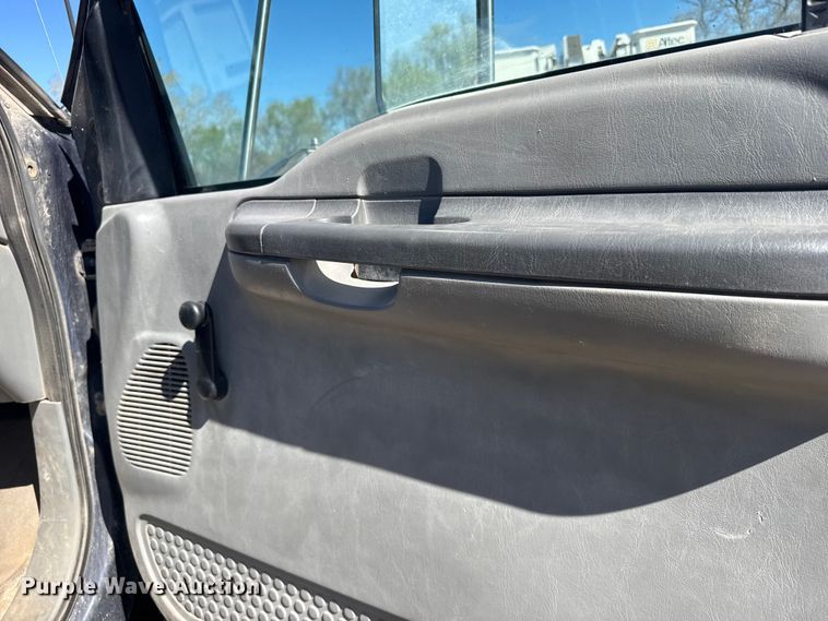 image for item FB7191 2006 Ford F650 Super Duty dump truck