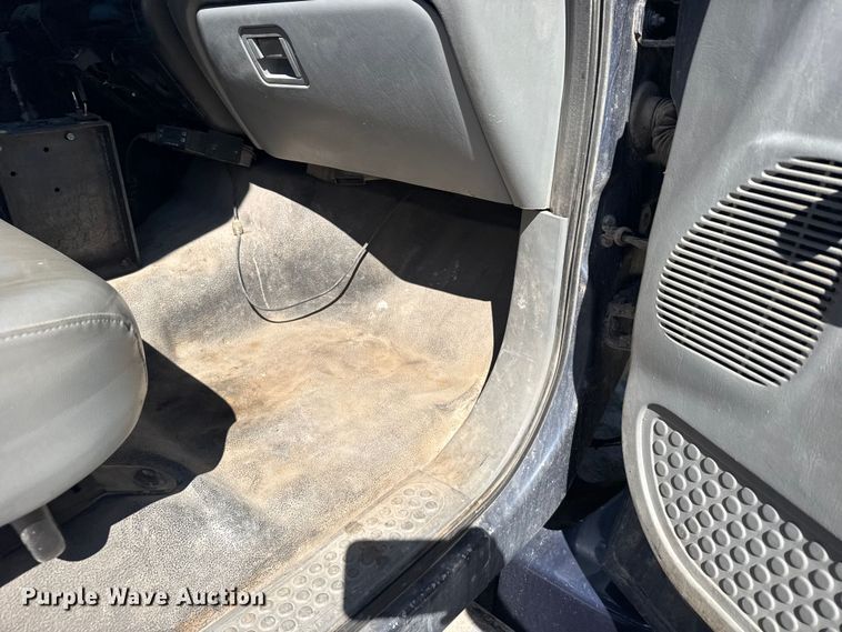 image for item FB7191 2006 Ford F650 Super Duty dump truck