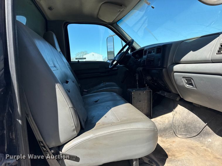 image for item FB7191 2006 Ford F650 Super Duty dump truck