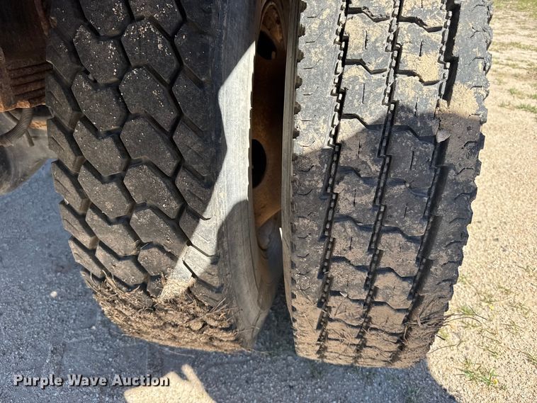 image for item FB7191 2006 Ford F650 Super Duty dump truck