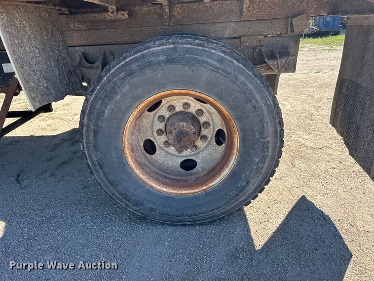 image for item FB7191 2006 Ford F650 Super Duty dump truck