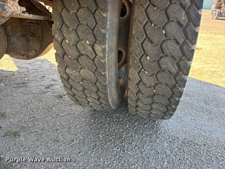 image for item FB7191 2006 Ford F650 Super Duty dump truck