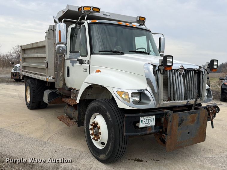 image for item FB8041 2006 International 7400 dump truck
