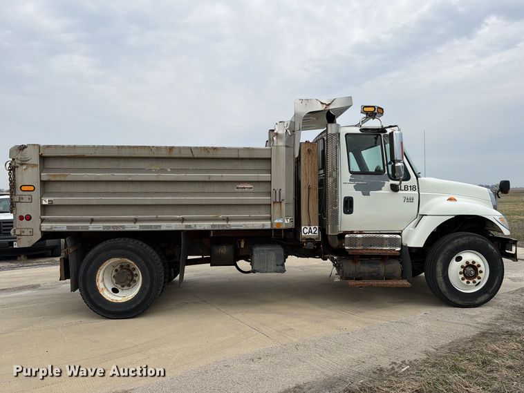 image for item FB8041 2006 International 7400 dump truck