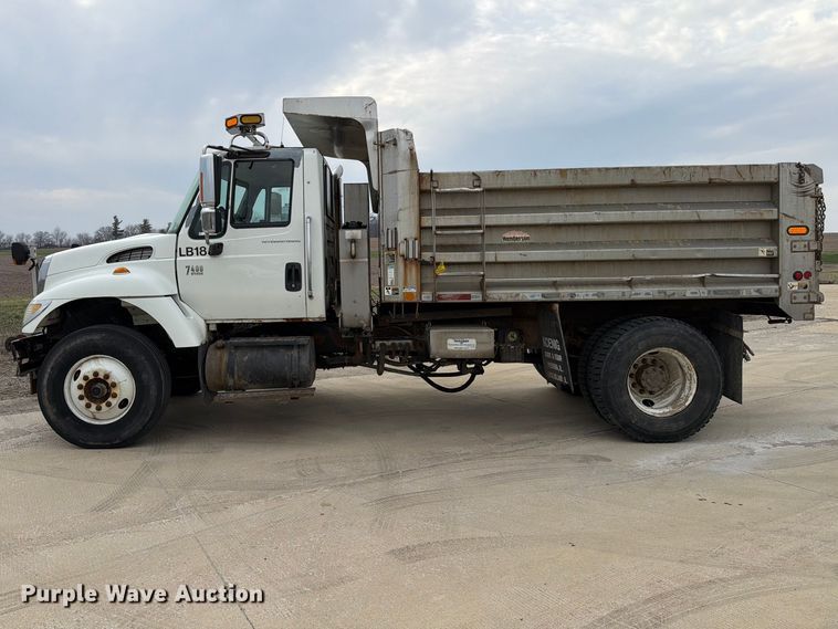 image for item FB8041 2006 International 7400 dump truck
