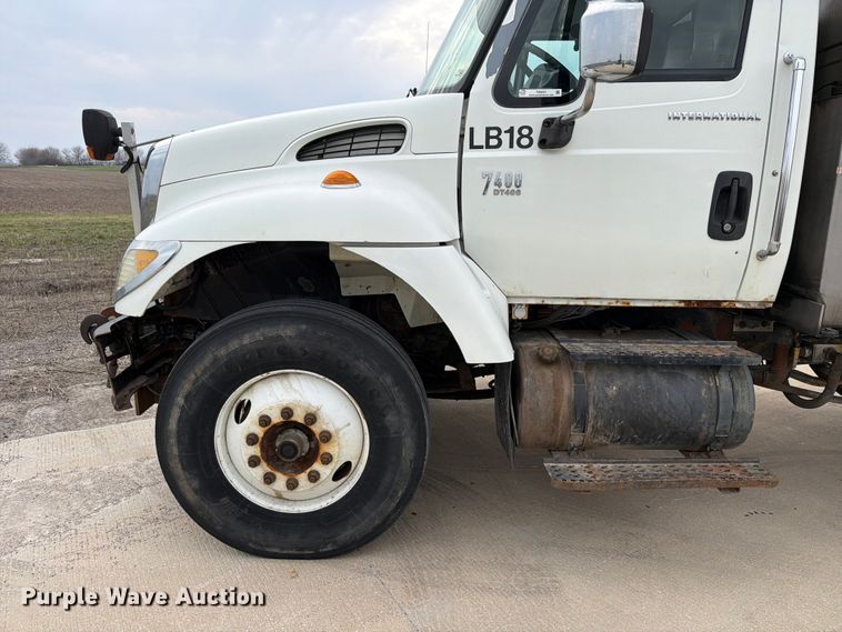 image for item FB8041 2006 International 7400 dump truck