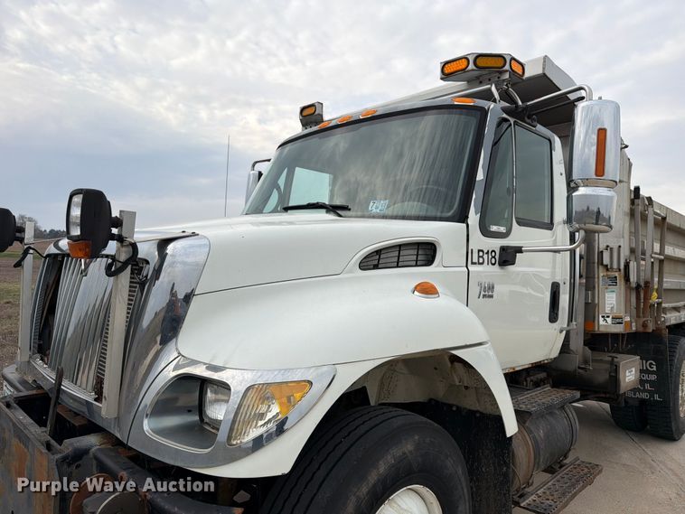 image for item FB8041 2006 International 7400 dump truck