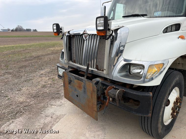 image for item FB8041 2006 International 7400 dump truck