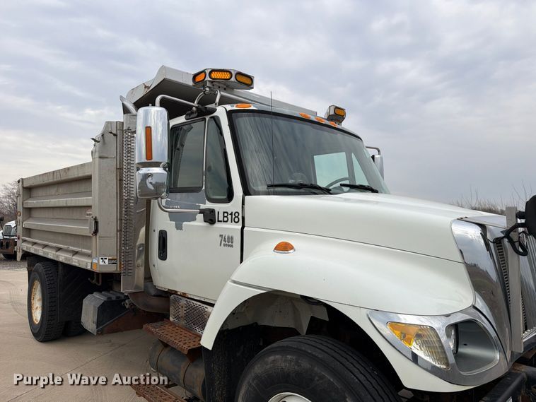 image for item FB8041 2006 International 7400 dump truck