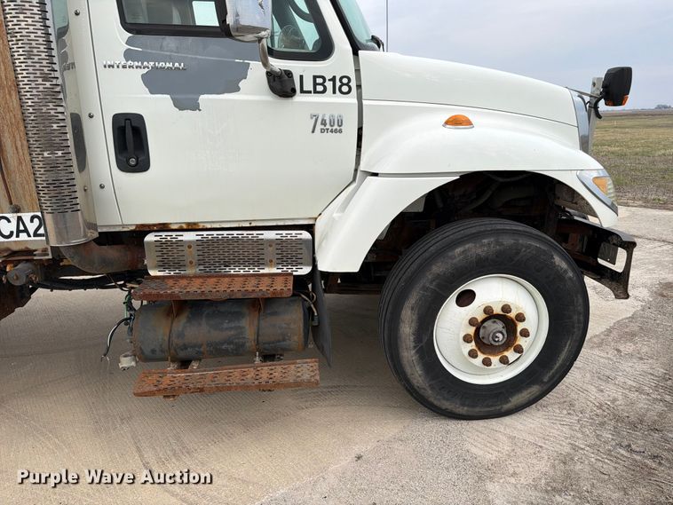 image for item FB8041 2006 International 7400 dump truck