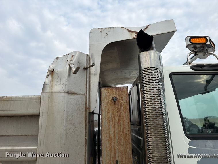 image for item FB8041 2006 International 7400 dump truck