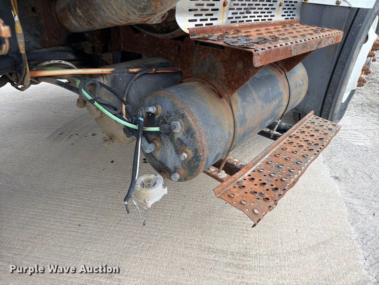 image for item FB8041 2006 International 7400 dump truck