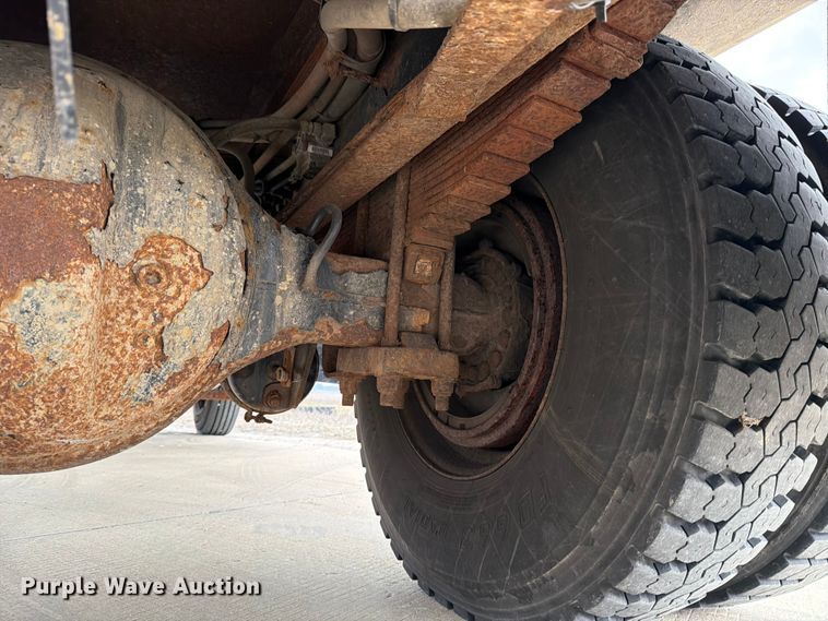 image for item FB8041 2006 International 7400 dump truck