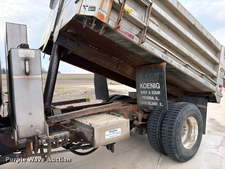 image for item FB8041 2006 International 7400 dump truck