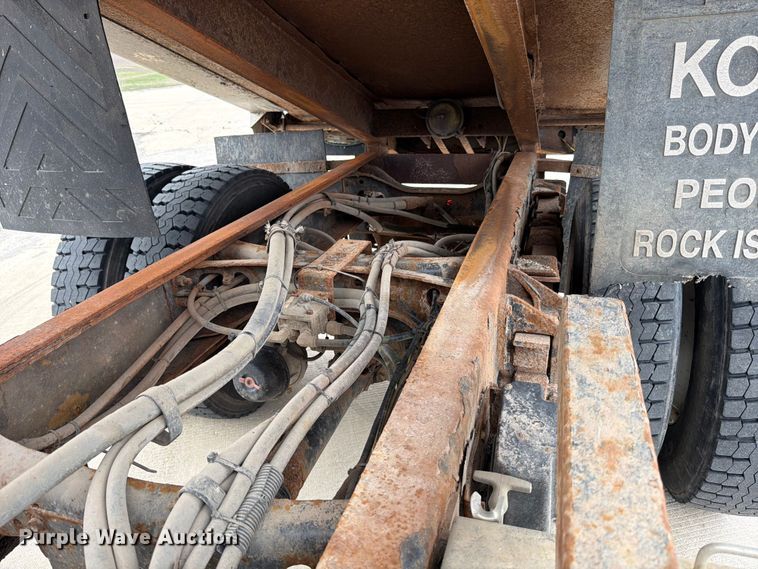 image for item FB8041 2006 International 7400 dump truck