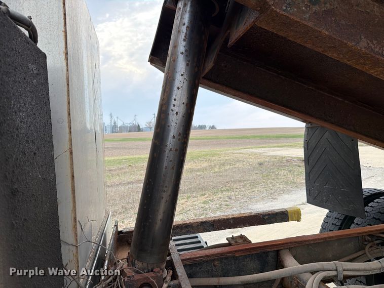 image for item FB8041 2006 International 7400 dump truck