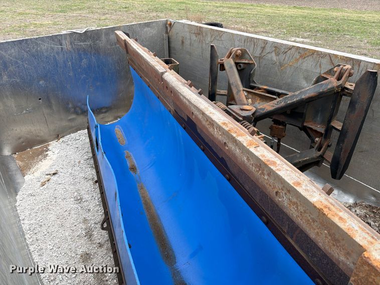 image for item FB8041 2006 International 7400 dump truck