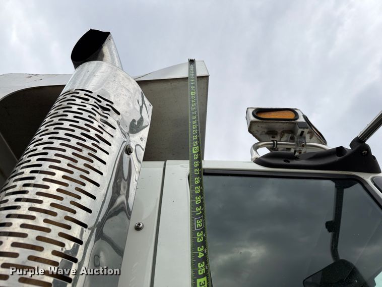 image for item FB8041 2006 International 7400 dump truck