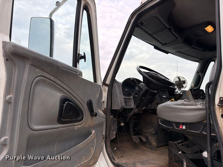 image for item FB8041 2006 International 7400 dump truck