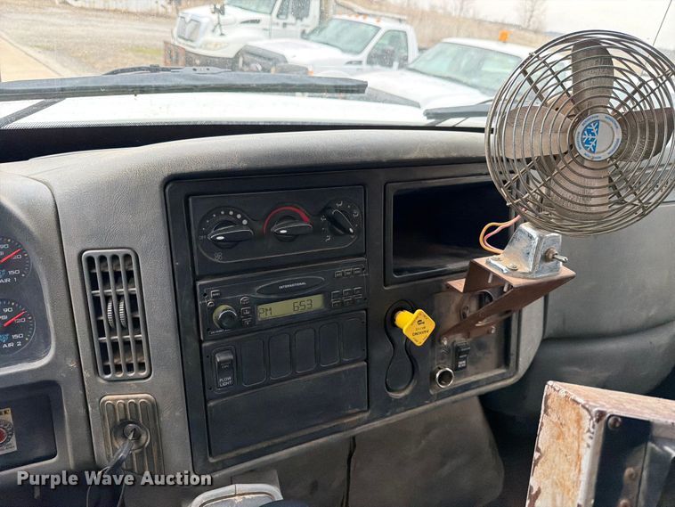 image for item FB8041 2006 International 7400 dump truck